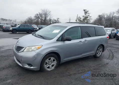 2011 Toyota Sienna Le V6 z USA, uszkodzony, nr VIN 5TDKK3DC5BS089489